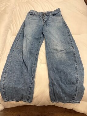 Like new Levi’s denim cinch barrel